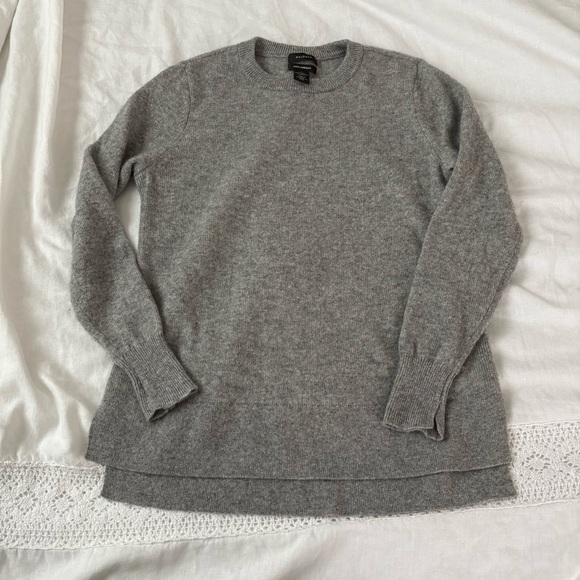 Halogen S PETITE 100% cashmere sweater heathered gray crew neck. - Picture 1 of 7